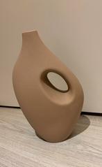 H&M home vaas beige, Huis en Inrichting, Woonaccessoires | Vazen, Overige kleuren, Aardewerk of Porselein, Ophalen of Verzenden