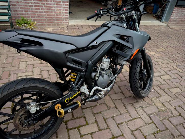 Derbi senda extreme sm50 2021, Fietsen en Brommers, Brommers | Derbi, Zo goed als nieuw, Ophalen