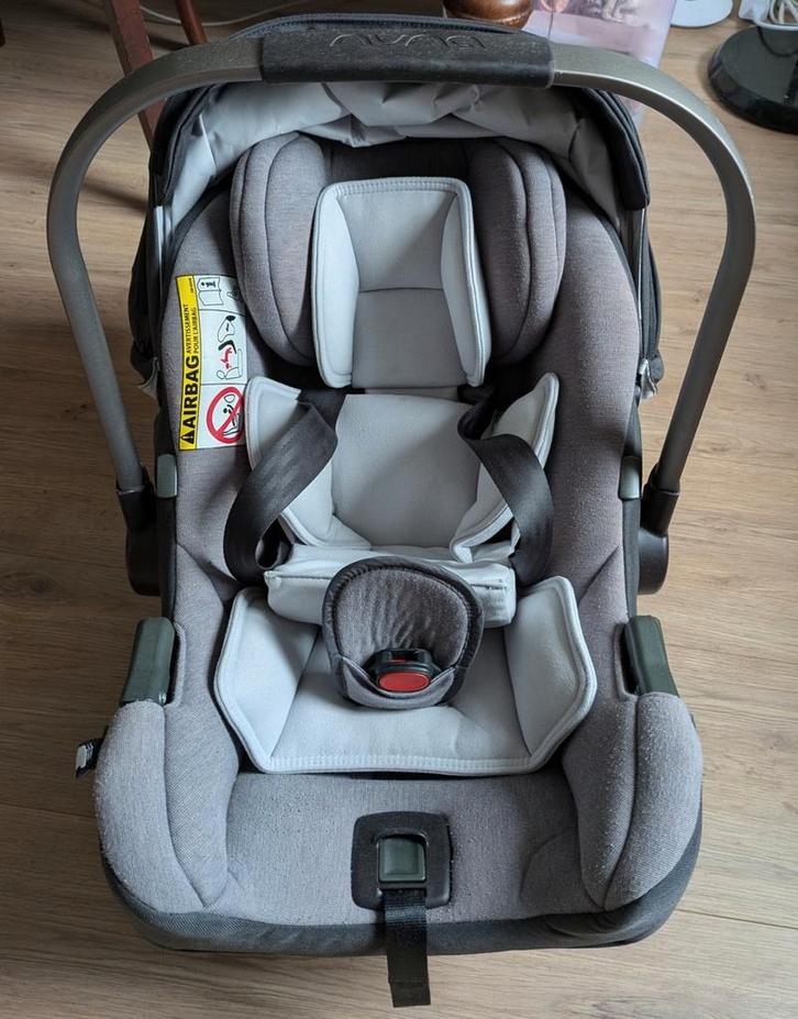 Nuna Pipa met Isofix basis, Kinderen en Baby's, Autostoeltjes, Gebruikt, Overige merken, Autogordel of Isofix, Ophalen