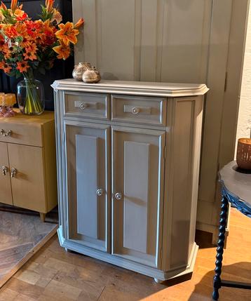 Vintage kast, brocante halkast, oud ondiep kastje beige VdlM beschikbaar voor biedingen