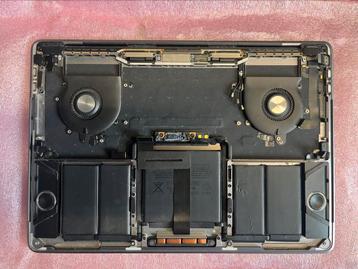 MacBook Pro 13 inch model A1706 onderdelen beschikbaar voor biedingen