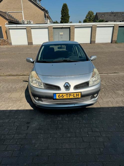 Renault clio 1,4 16V nieuwe apk 2007, Auto's, Volkswagen, Particulier, Polo, Diesel, B, Hatchback, Handgeschakeld, Geïmporteerd