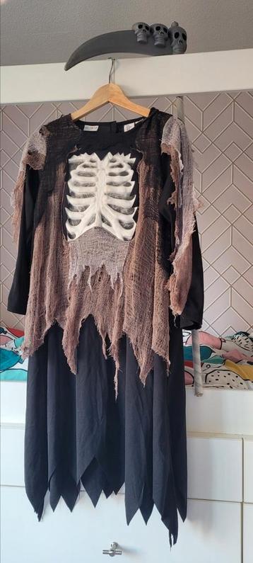 Halloween overgooier met zuil beschikbaar voor biedingen