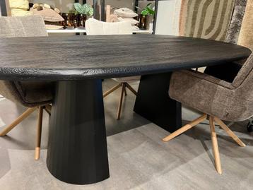 Henders en hazel eettafel Arawood beschikbaar voor biedingen