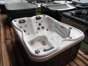 Balboa 3 pers compacte jacuzzi incl bezorging&garantie beschikbaar voor biedingen