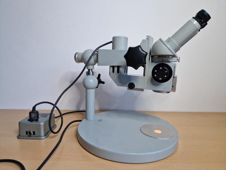 Zeiss Opmi 1 stereo microscoop, Hobby en Vrije tijd, Vergrootglazen, Loepen en Loeplampen, Zo goed als nieuw, Vergrootglas of Loep