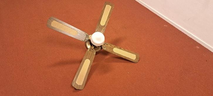 Vintage plafondventilator met lamp – hout/messing, Witgoed en Apparatuur, Ventilatoren, Zo goed als nieuw, Plafondventilator, Ophalen of Verzenden