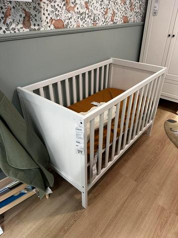 Sundvik babybedje ledikantje Ikea beschikbaar voor biedingen