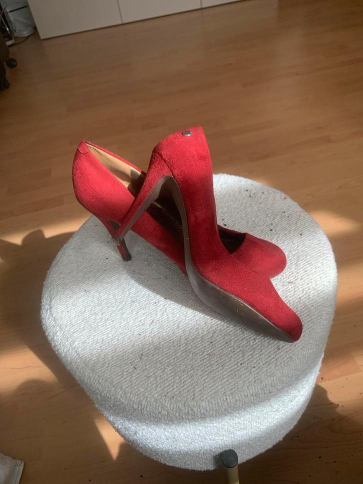 Rode pumps maat 38, Kleding | Dames, Schoenen, Gedragen, Pumps, Rood, Ophalen of Verzenden