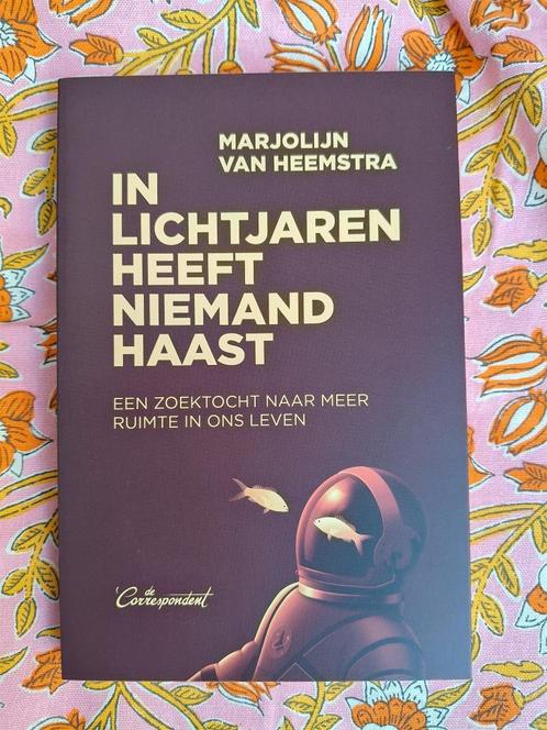 Als nieuw: In lichtjaren heeft niemand haast, Van Heemstra, Boeken, Overige Boeken, Zo goed als nieuw, Ophalen of Verzenden