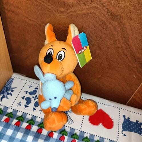 Walibi pretpark  knuffel met blauw knuffeltje 20 cm groot, Kinderen en Baby's, Speelgoed | Knuffels en Pluche, Ophalen of Verzenden