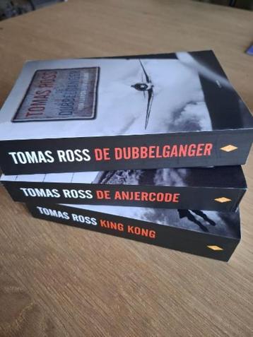 3 paperbacks  uit de Tomas Ross serie, deel 1,2 en 3 beschikbaar voor biedingen