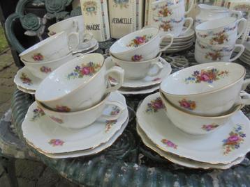 10 Kop en schotels Walbrzych met bloemboeketjes / roze roos beschikbaar voor biedingen