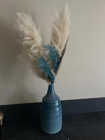 Vaas Blauw met Pampas Gras Pluimen Beige  beschikbaar voor biedingen