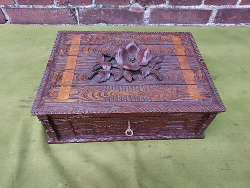 Antieke eikenhouten schrijfkist met fraai snijwerk 19e eeuw., Antiek en Kunst, Antiek | Overige Antiek, Verzenden