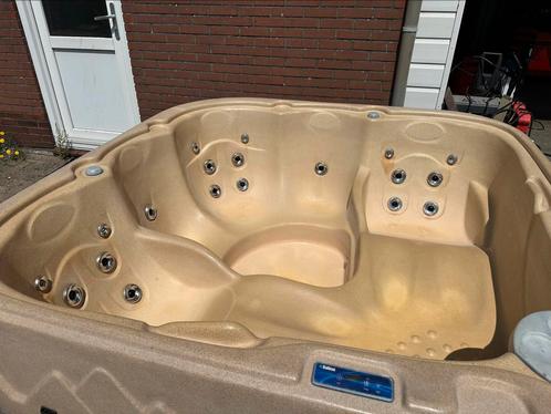Dream7 5 persoons jacuzzi met 2 ligplekken 230 plug and play, Tuin en Terras, Bubbelbaden en Hottubs, Gebruikt, Ophalen
