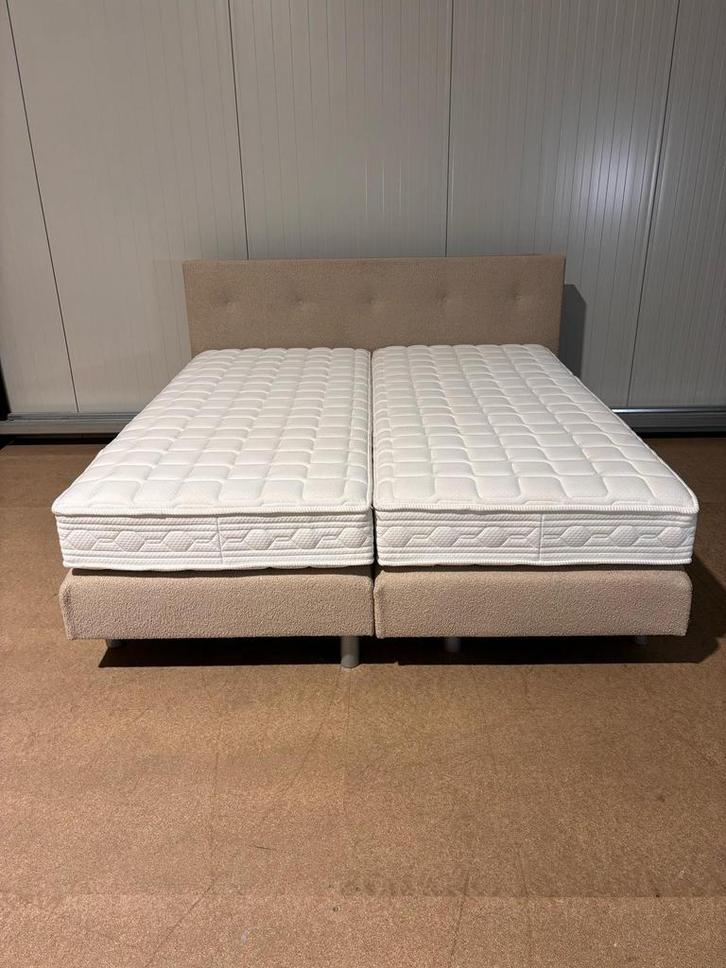 Nieuwste teddy stof om deze Boxspring met matras 180x200 S03, Huis en Inrichting, Slaapkamer | Boxsprings, Ophalen of Verzenden