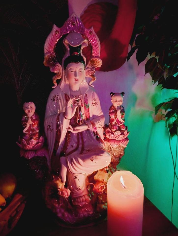 Chinese porseleinen Quan Yin XXL omringd door draken, Antiek en Kunst, Antiek | Porselein, Ophalen of Verzenden