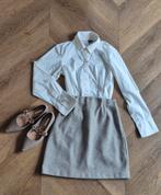 Beige Loafers met Gouden Ketting Detail, Ophalen of Verzenden, Zo goed als nieuw, Beige, Instappers