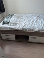 Eenpersoonsbed met lades en opbergvak, Ophalen