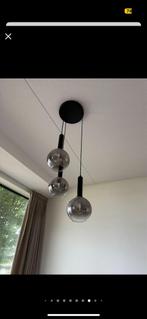 Moderne hanglamp met 3 glazen bollen, Huis en Inrichting, Lampen | Hanglampen, Ophalen, Zo goed als nieuw, Glas, 75 cm of meer