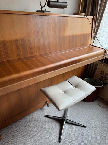    August Förster Piano – goede staat, moet gestemd worden beschikbaar voor biedingen