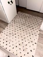 Leuk hoogpolig vloerkleed creme/wit met zwarte stippen, Ophalen, 100 tot 150 cm, Zo goed als nieuw, 150 tot 200 cm