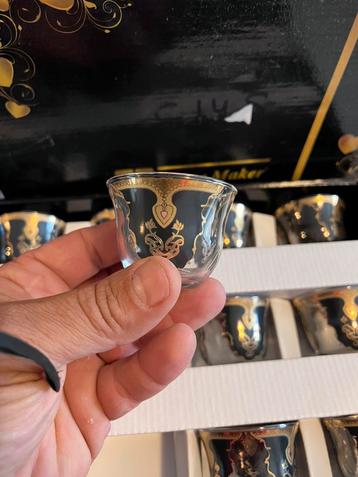 Luxe set koffieglazen met gouden decoratie – 12 stuks beschikbaar voor biedingen