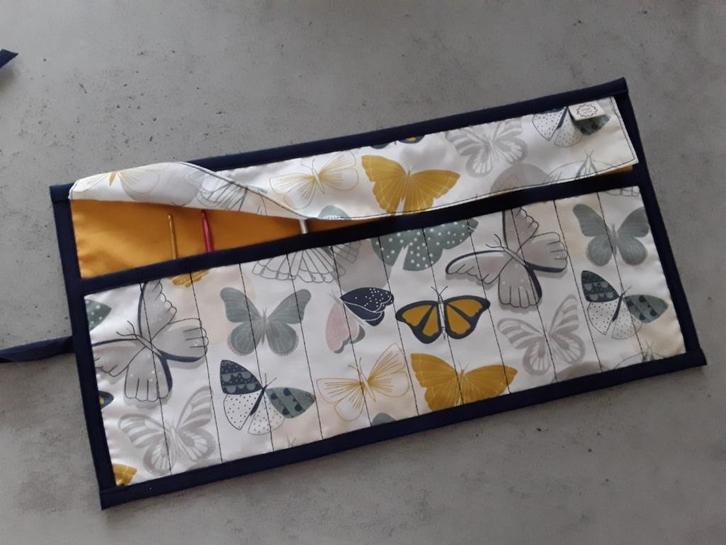 Mooie haaknaaldenrol 'vlinders' voor 12 gangbare haaknaalden, Hobby en Vrije tijd, Breien en Haken, Nieuw, Haken, Overige typen