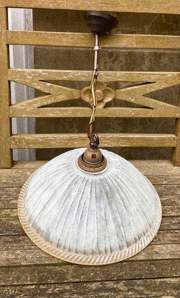 Hanglamp met matglazen kap beschikbaar voor biedingen