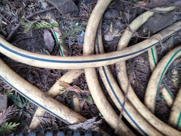 2x 20mtr dikke tuinslang en toebehoren, Tuin en Terras, Tuinslangen, Gebruikt, Tuinslang, Ophalen