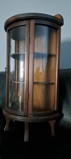 Oud half rond vitrine kastje. 2 plankjes. 58 cm hoog, Antiek en Kunst, Ophalen