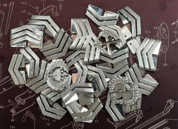 Lot rangen politie Rijkspolitie / Gemeentepolitie jaren 80, Verzamelen, Militaria | Algemeen, Landmacht, Embleem of Badge, Nederland