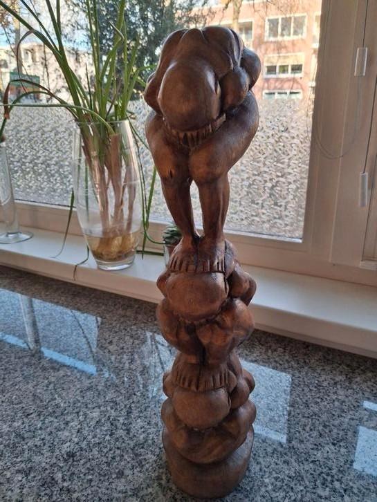 Gestapelde Orang Malu/Yogiman, Antiek en Kunst, Kunst | Beelden en Houtsnijwerken, Ophalen of Verzenden