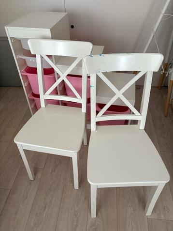 2x IKEA Ingolf Witte Stoelen beschikbaar voor biedingen