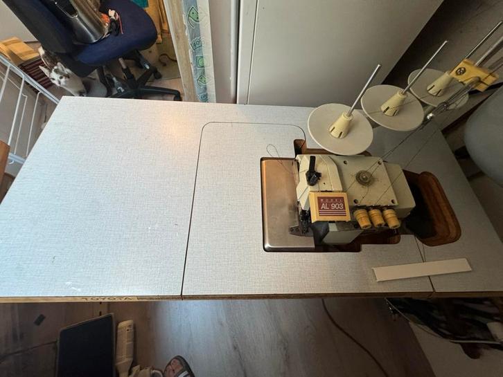 Toyota AL 903 Lockmachine - Industrieel, Hobby en Vrije tijd, Naaimachines en Toebehoren, Gebruikt, Lockmachine, Overige merken