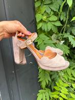 Chie Mihara pumps taupe suede 39, Ophalen of Verzenden, Zo goed als nieuw