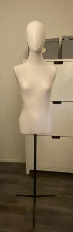 Vrouwelijke mannequin van het merk Atrezzo, Ophalen, Zo goed als nieuw