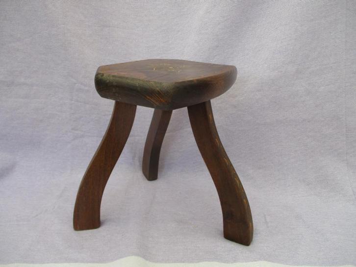 Houten driepootkrukje ,v.a 45,00e, Antiek en Kunst, Antiek | Meubels | Stoelen en Banken, Ophalen of Verzenden