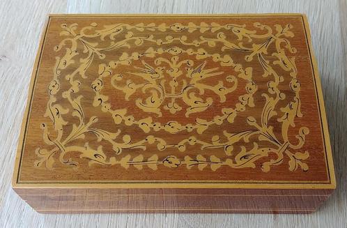 Vintage (Italiaans?) houten doosje met inlegwerk, Antiek en Kunst, Curiosa en Brocante, Ophalen