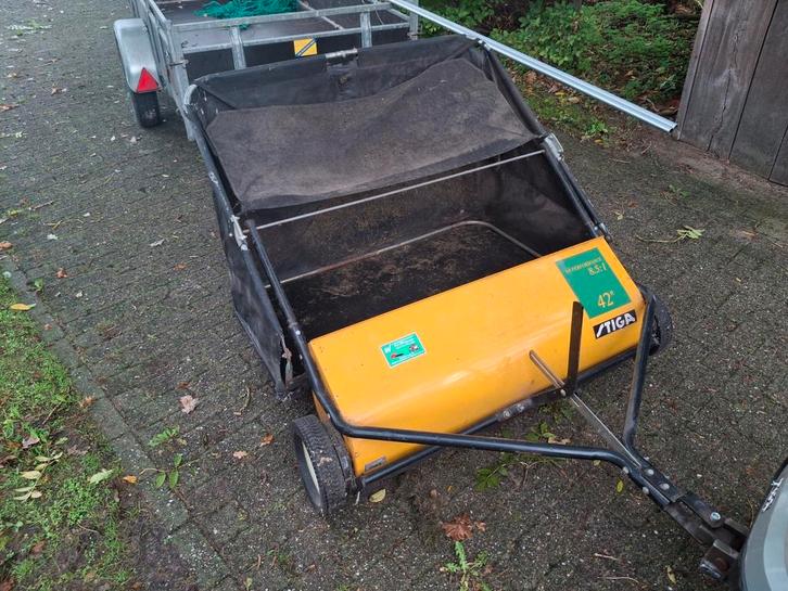 Stiga blad en gras veger/raper, Tuin en Terras, Verticuteermachines, Gebruikt, Elektrisch, Ophalen