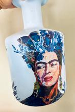 Handmade vaas Frida Kahlo, Huis en Inrichting, Woonaccessoires | Vazen, Ophalen of Verzenden, Nieuw, Blauw, Glas