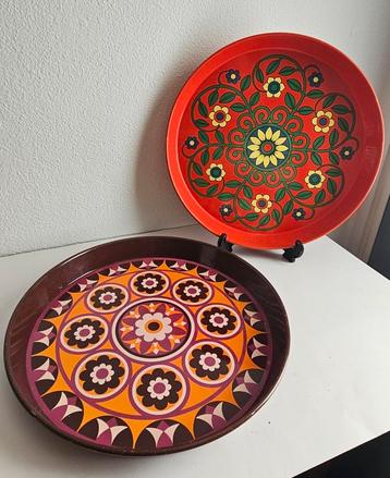 2 dienbladen vintage beschikbaar voor biedingen