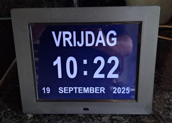 Digitale klok met grote cijfers, Huis en Inrichting, Woonaccessoires | Klokken, Nieuw, Staande klok, Digitaal, Ophalen of Verzenden