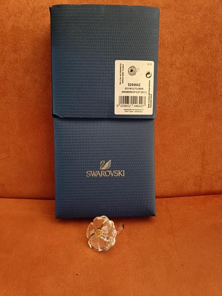 Swarovski SCS lidmaatschap 2017, wilde bloem, Verzamelen, Swarovski, Zo goed als nieuw, Figuurtje, Ophalen of Verzenden