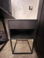 Vikhammer nachtkastje zwart, Huis en Inrichting, Slaapkamer | Nachtkastjes, Ophalen of Verzenden, Zo goed als nieuw, Minder dan 45 cm