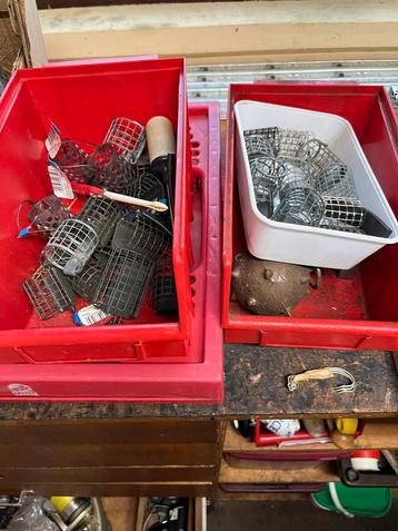 Diverse voerkorfjes beschikbaar voor biedingen