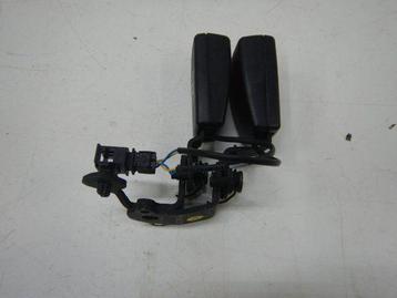 Audi A3 8V Gordelsluiting Achterbank midden 8V0857739 beschikbaar voor biedingen