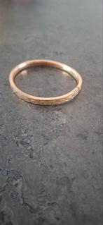 Goudkleurige, sierlijk bewerkte slavenarmband, Ophalen of Verzenden, Zo goed als nieuw, Goud, Goud