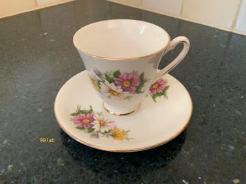 Windsor Bone China Cup and Saucer Set, England beschikbaar voor biedingen